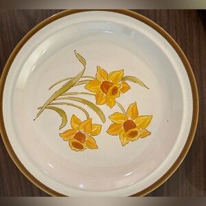 Gently used Jonquil by Stonecrest (JI) 12in plate